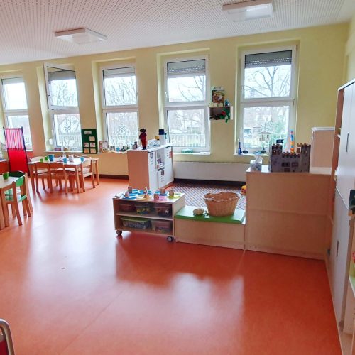 Gruppenraum mit Spielgeräten
